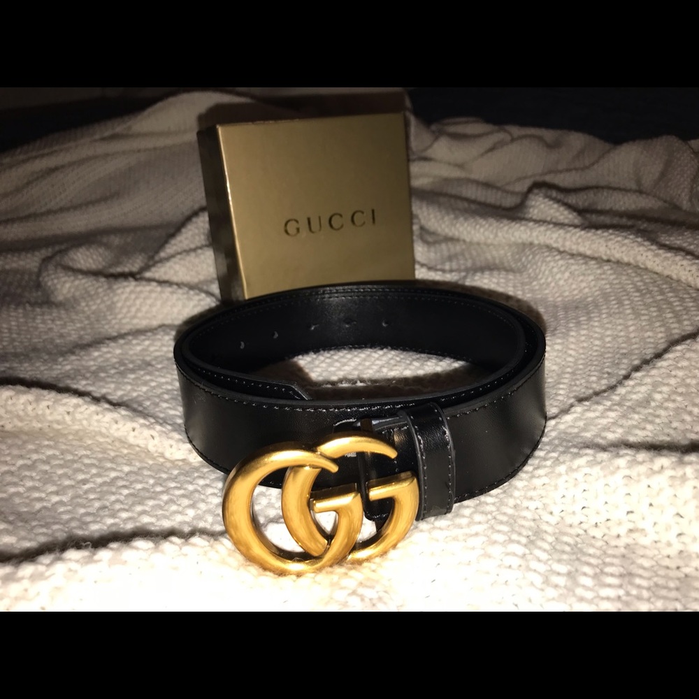 Black leather Gucci belt